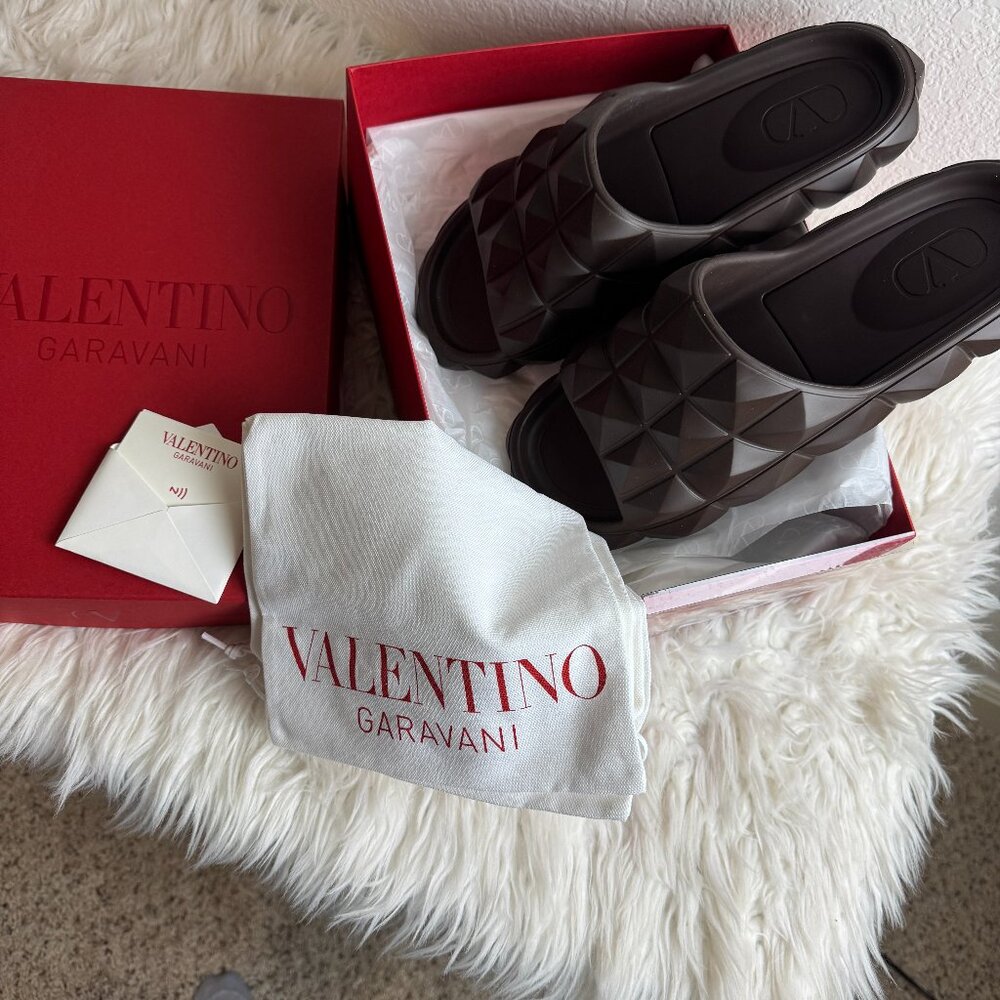 NIB Valentino Garavani Roman Stud Slides – Chocolate – Size 41 EU (10 US)